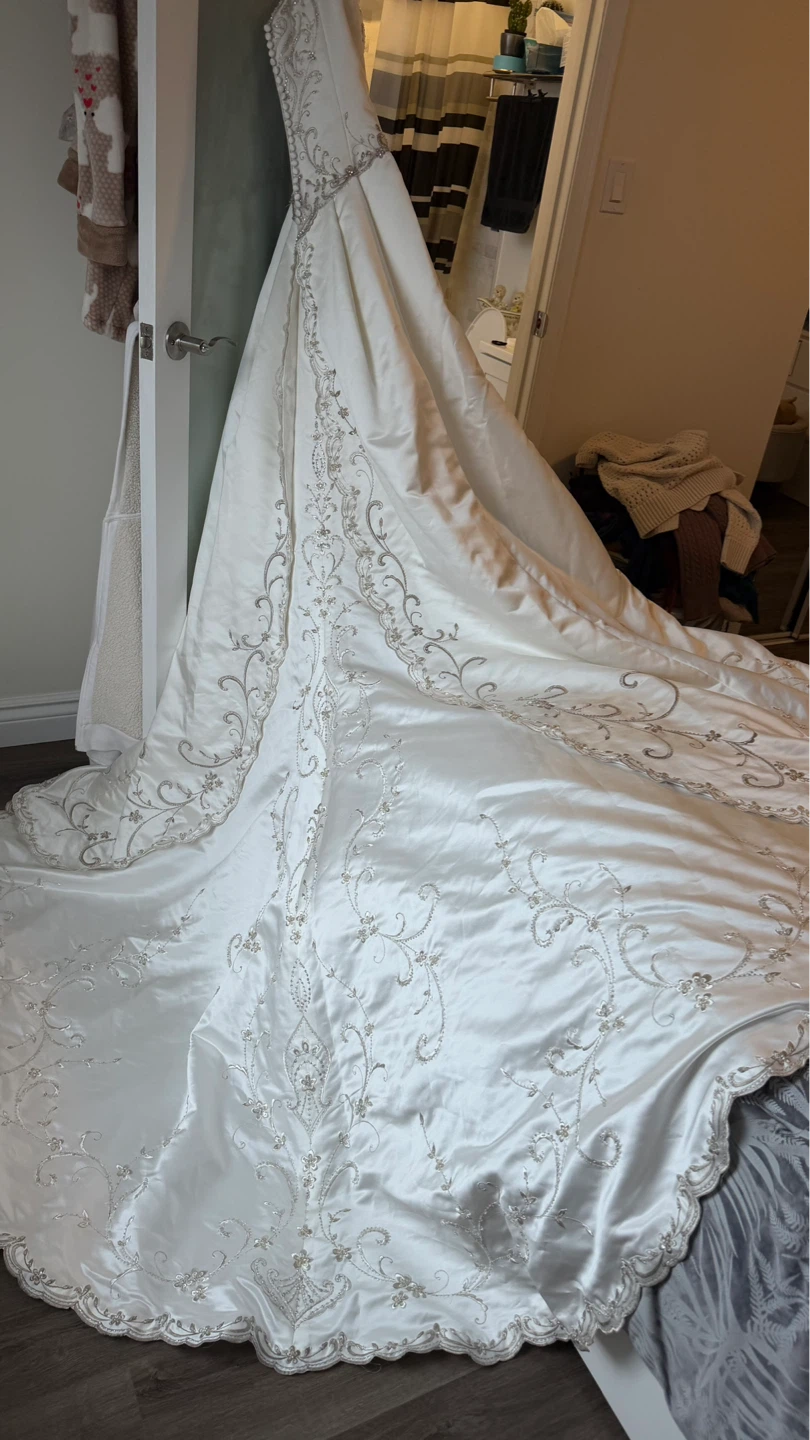 White Wedding Dress with Intricate Beading - photo 4