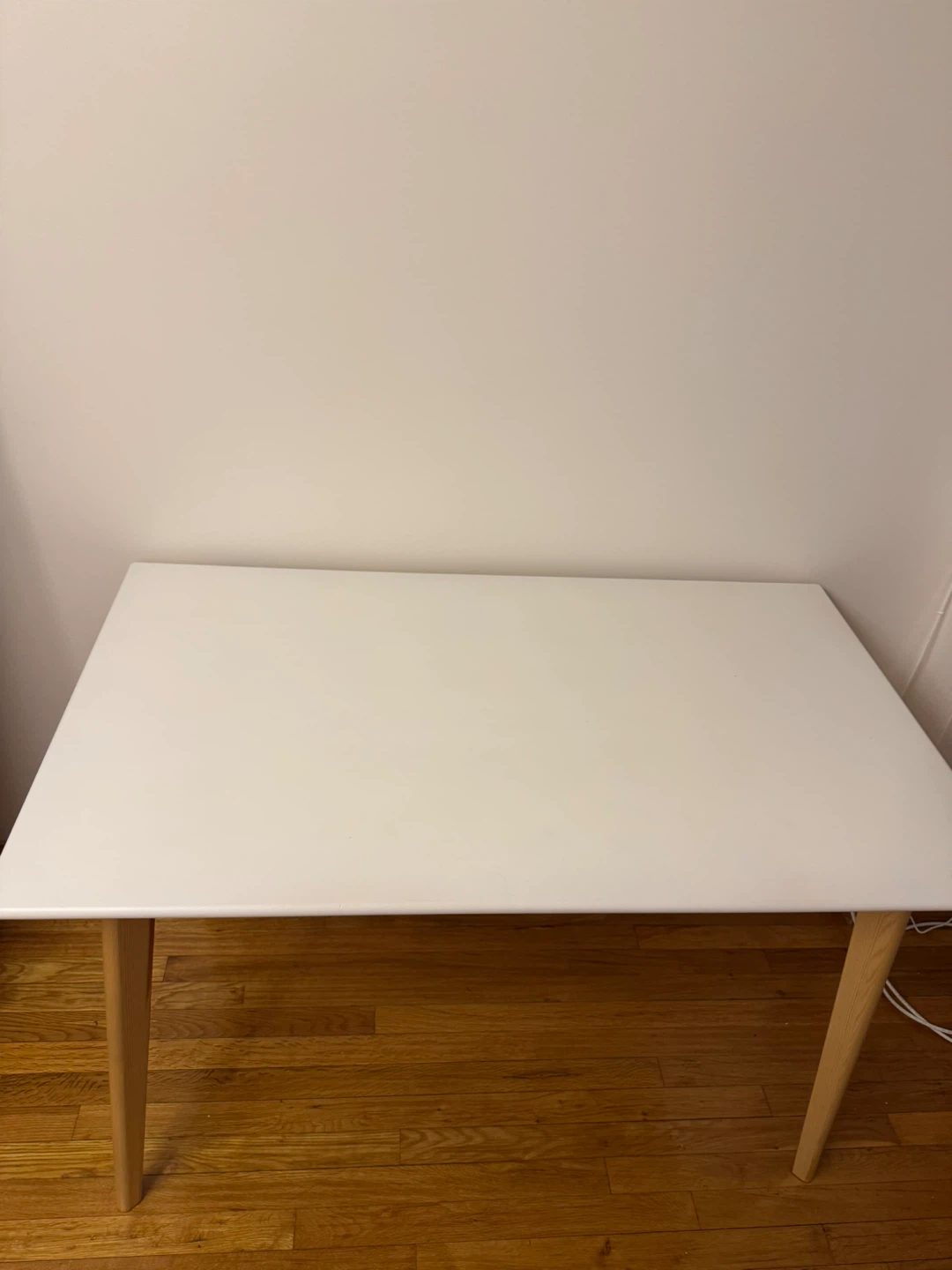 ‼️MOVING SALE ‼️Palomo 47.2" Dining Table with wooden legs - photo 2