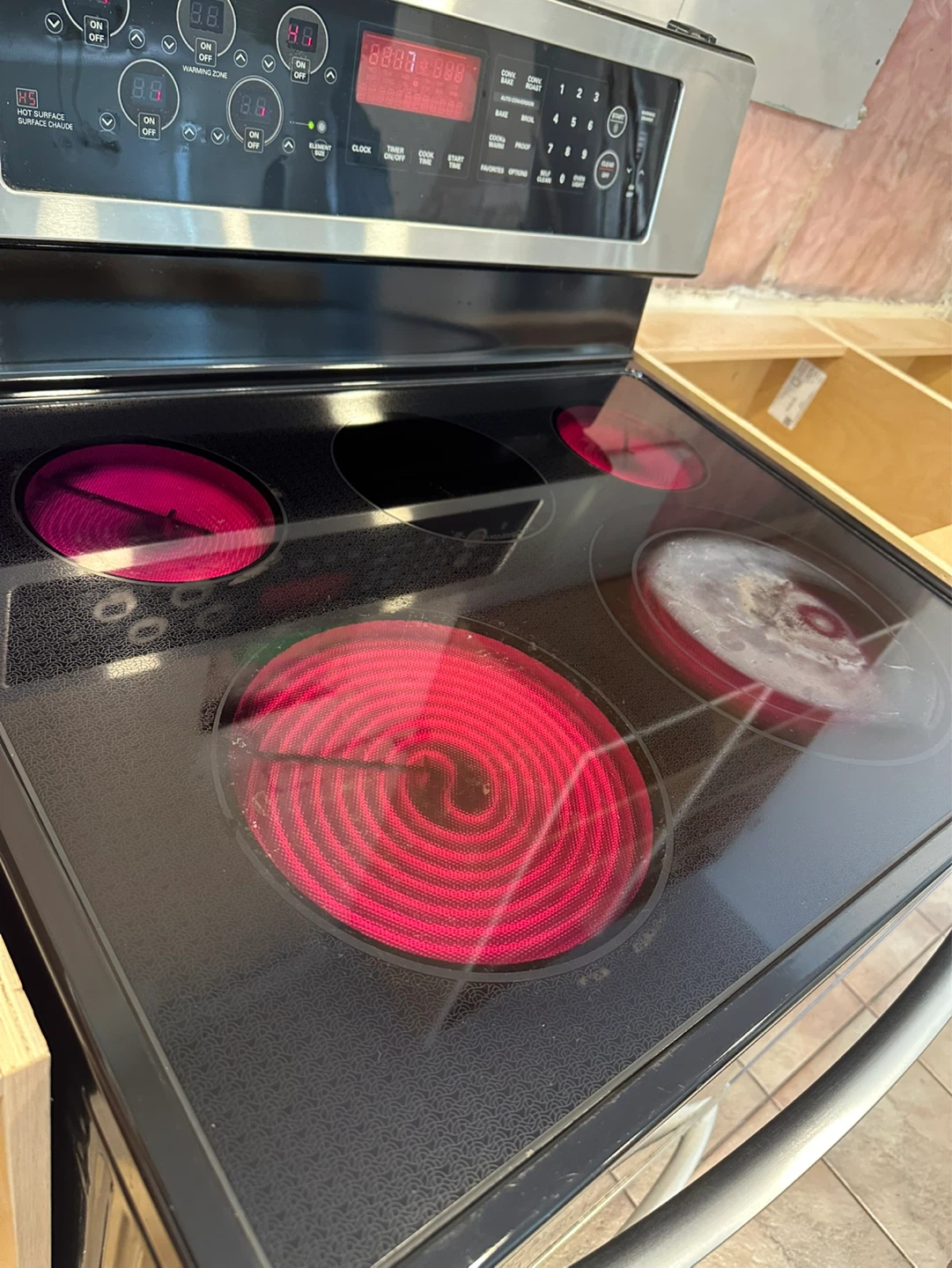 LG Stainless Steel Electric Range with 4 Burners - photo 4