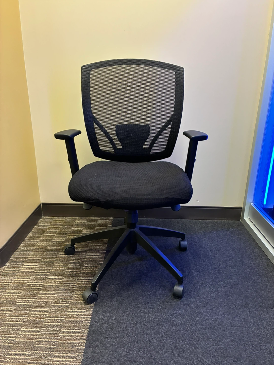 Black Mesh Back Office Chair - photo 2