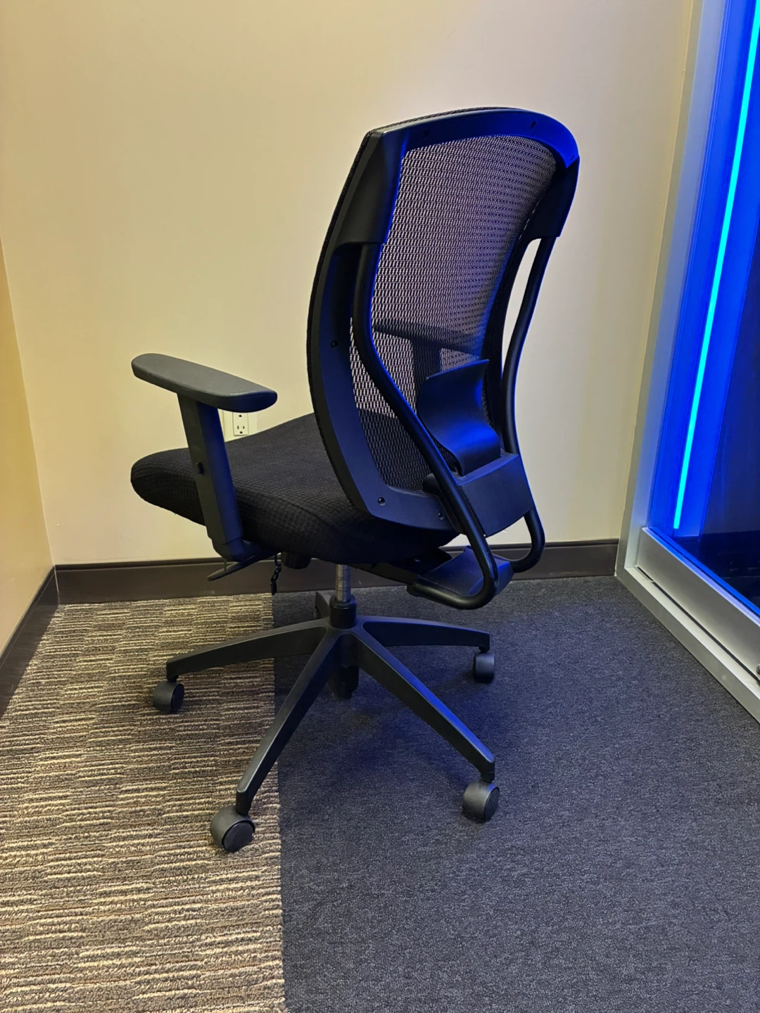 Black Mesh Back Office Chair - photo 3
