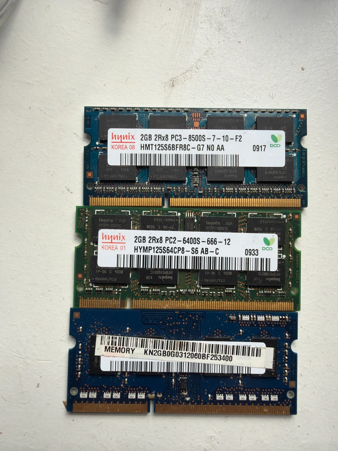 3x Hynix 2GB DDR3 RAM Modules & 1x HP 128GB SSD - photo 2