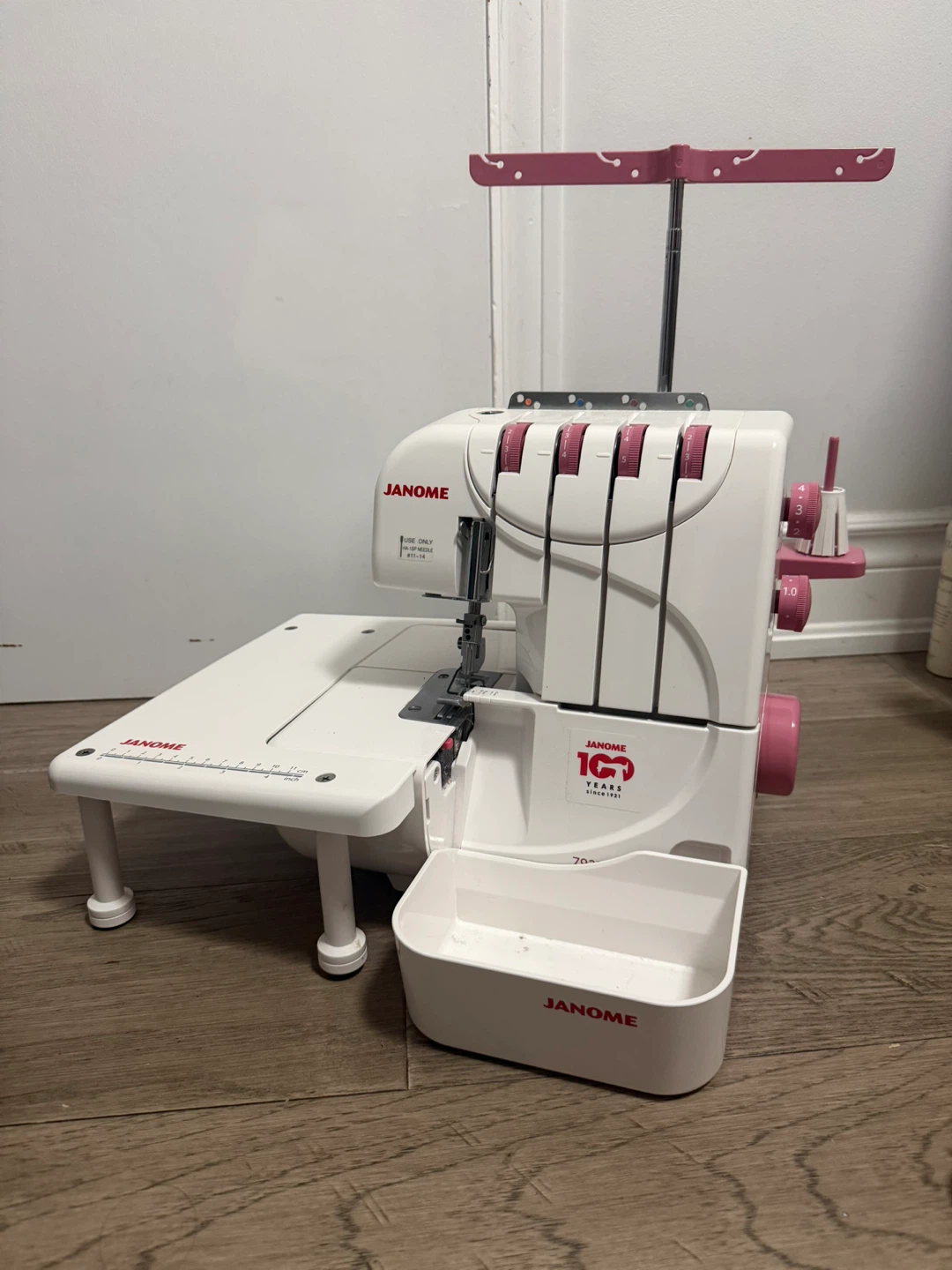 Janome Serger Sewing Machine