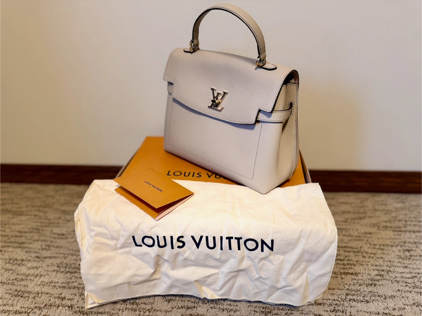 Louis Vuitton Lockme Ever MM Gris Mouette Handbag - photo 2