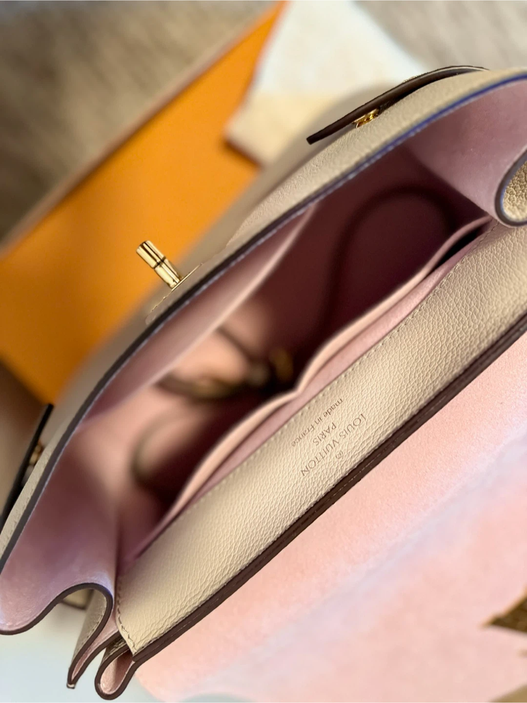 Louis Vuitton Lockme Ever MM Gris Mouette Handbag - photo 5