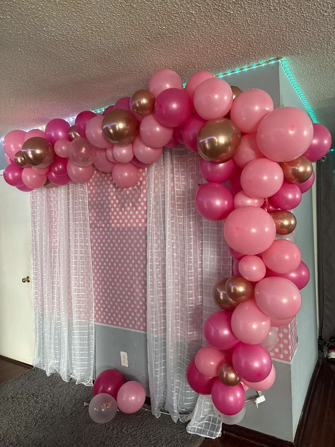 Pink and Gold Balloons decor