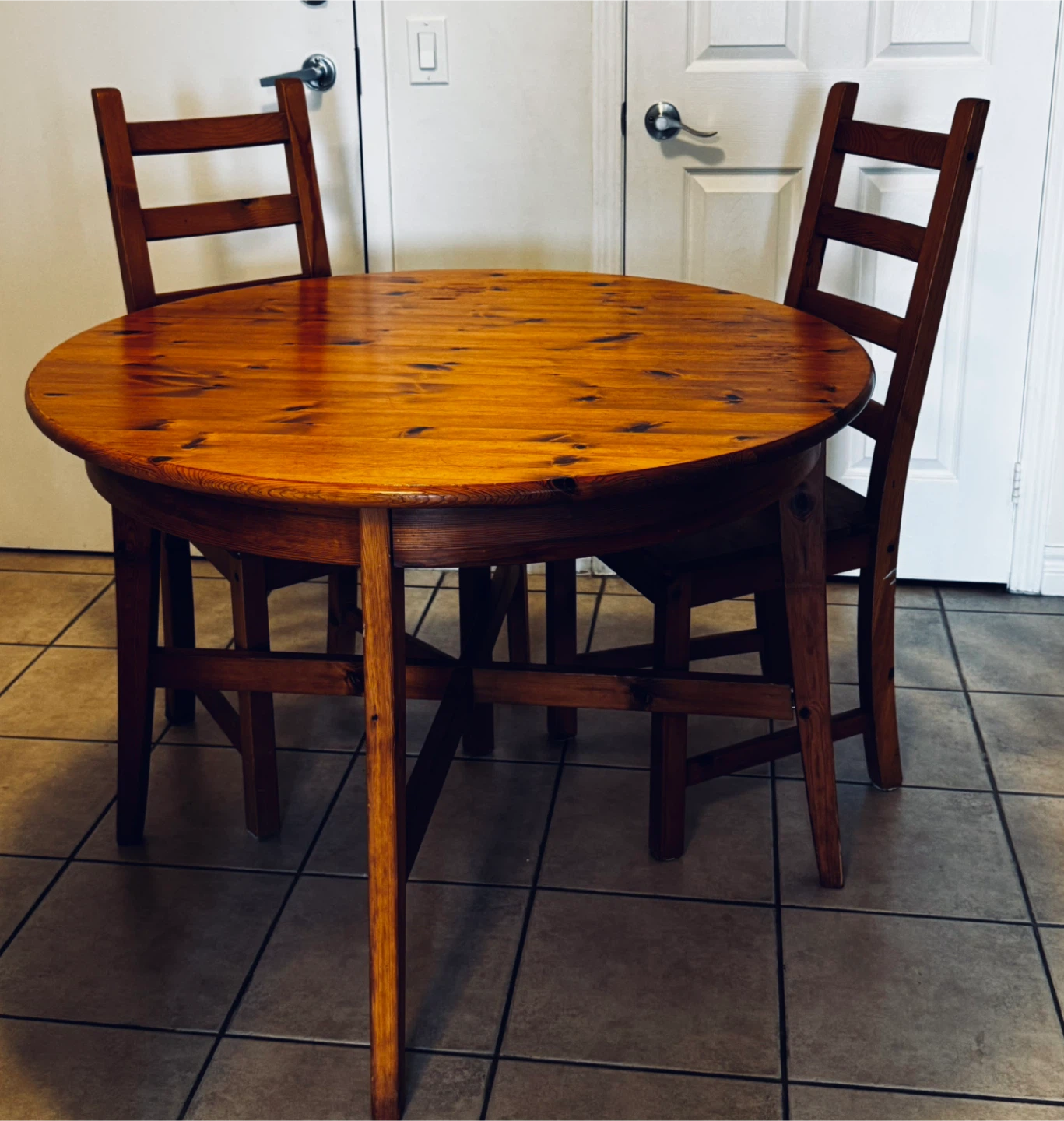 IKEA’s Round Wooden Dining Table with 4 Chairs