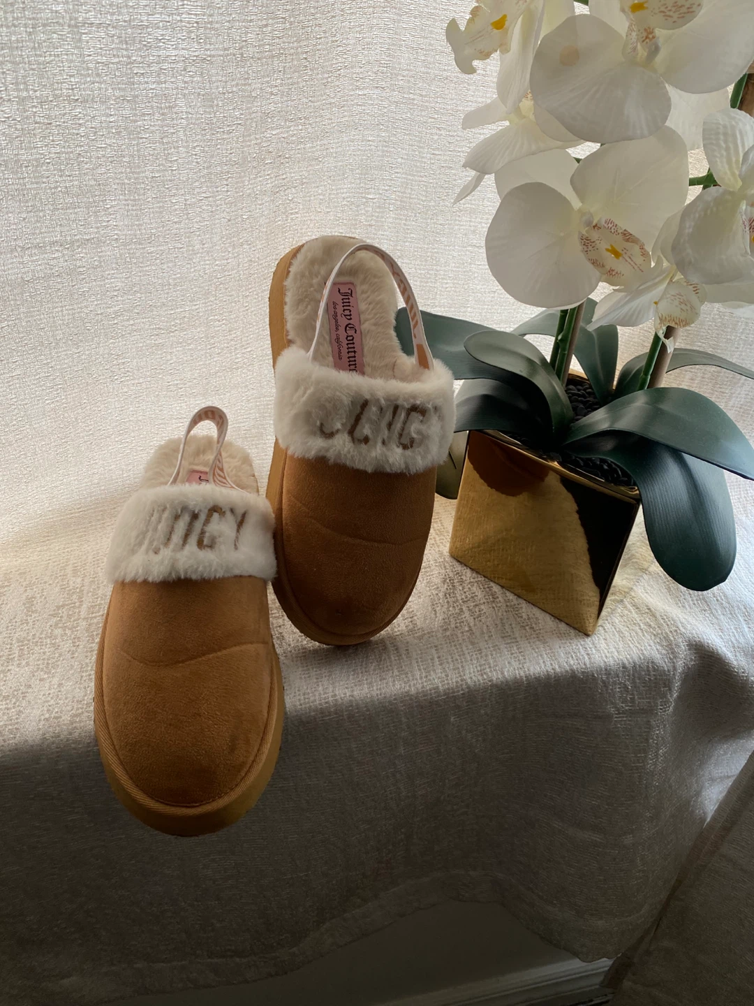 Juicy Couture Slippers - Tan with White Fur Trim