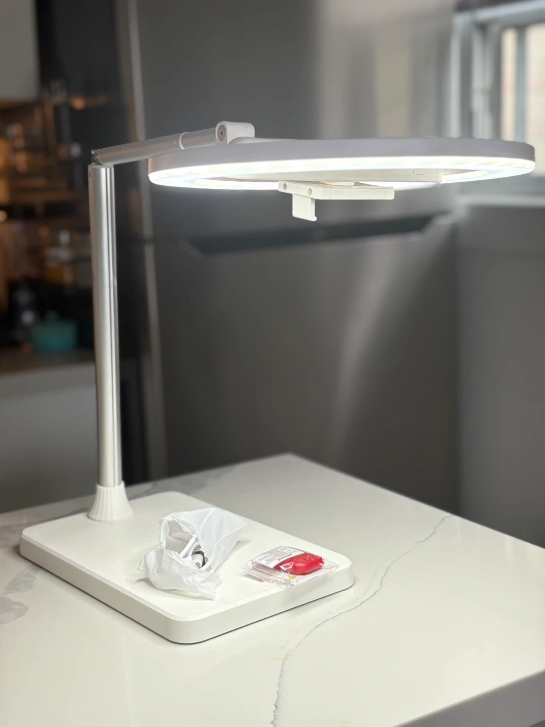 NEEWER RT-107 Ring Light with Phone Holder - photo 3