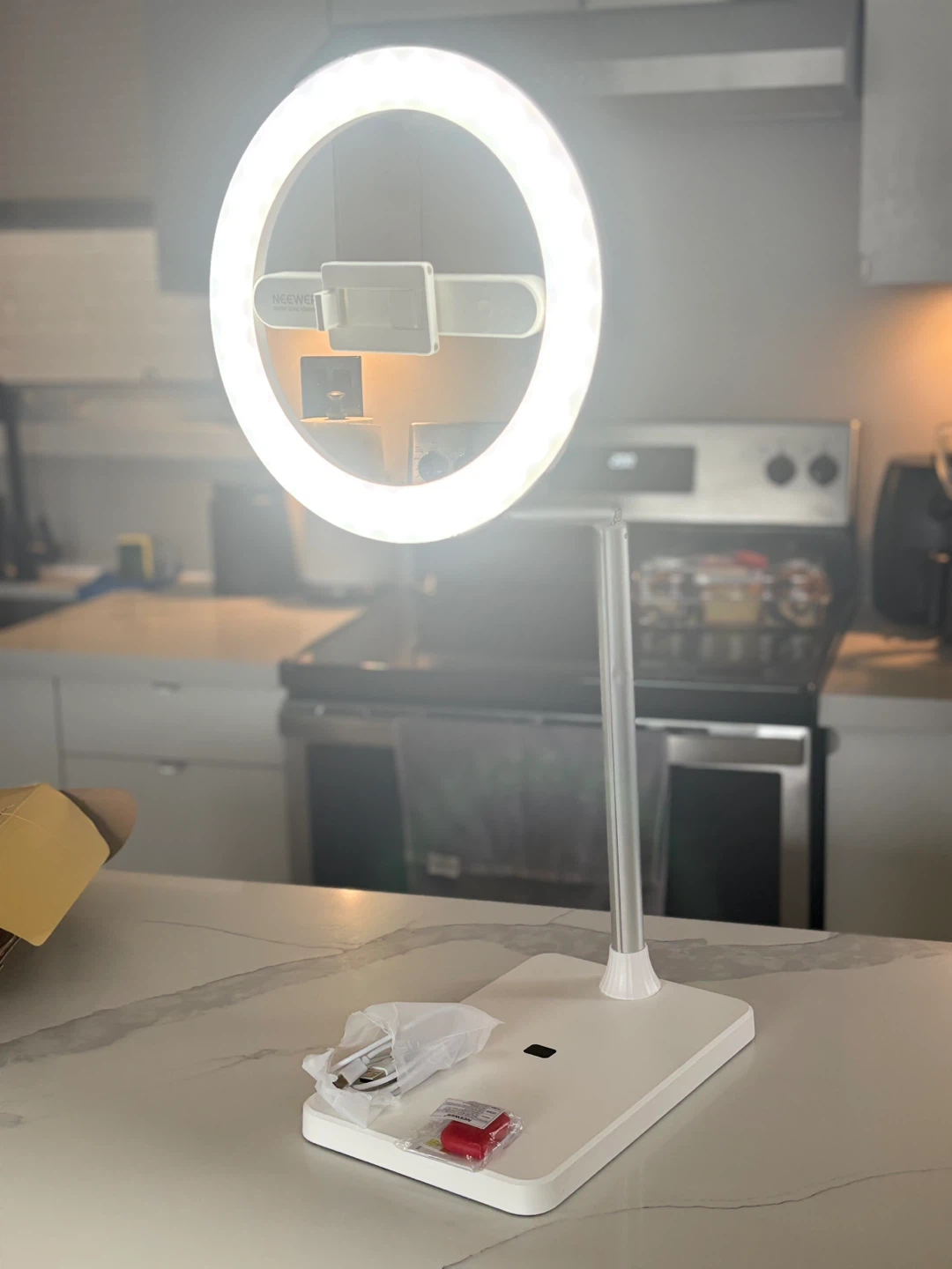 NEEWER RT-107 Ring Light with Phone Holder - photo 4