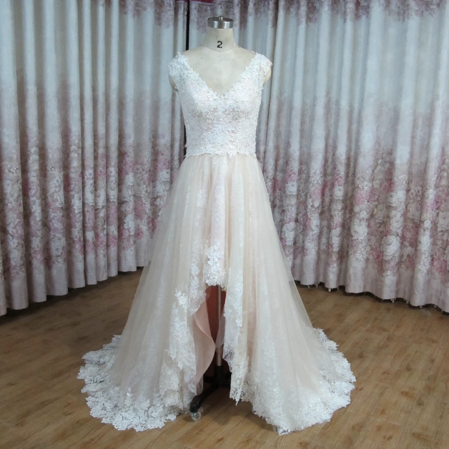 Stunning New Lace Wedding Dress High-Low Skirt