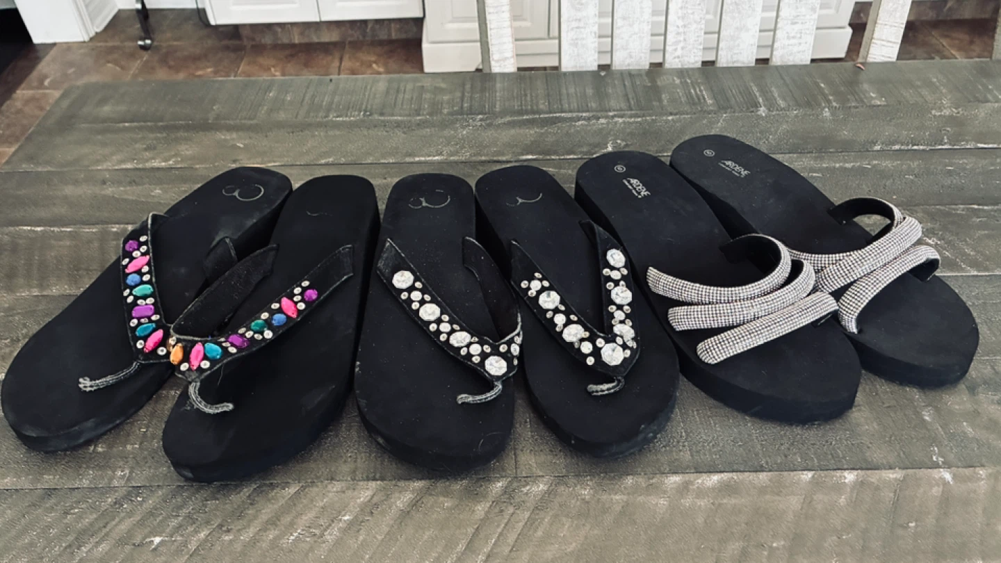 3 pairs of women’s size 9 sandals