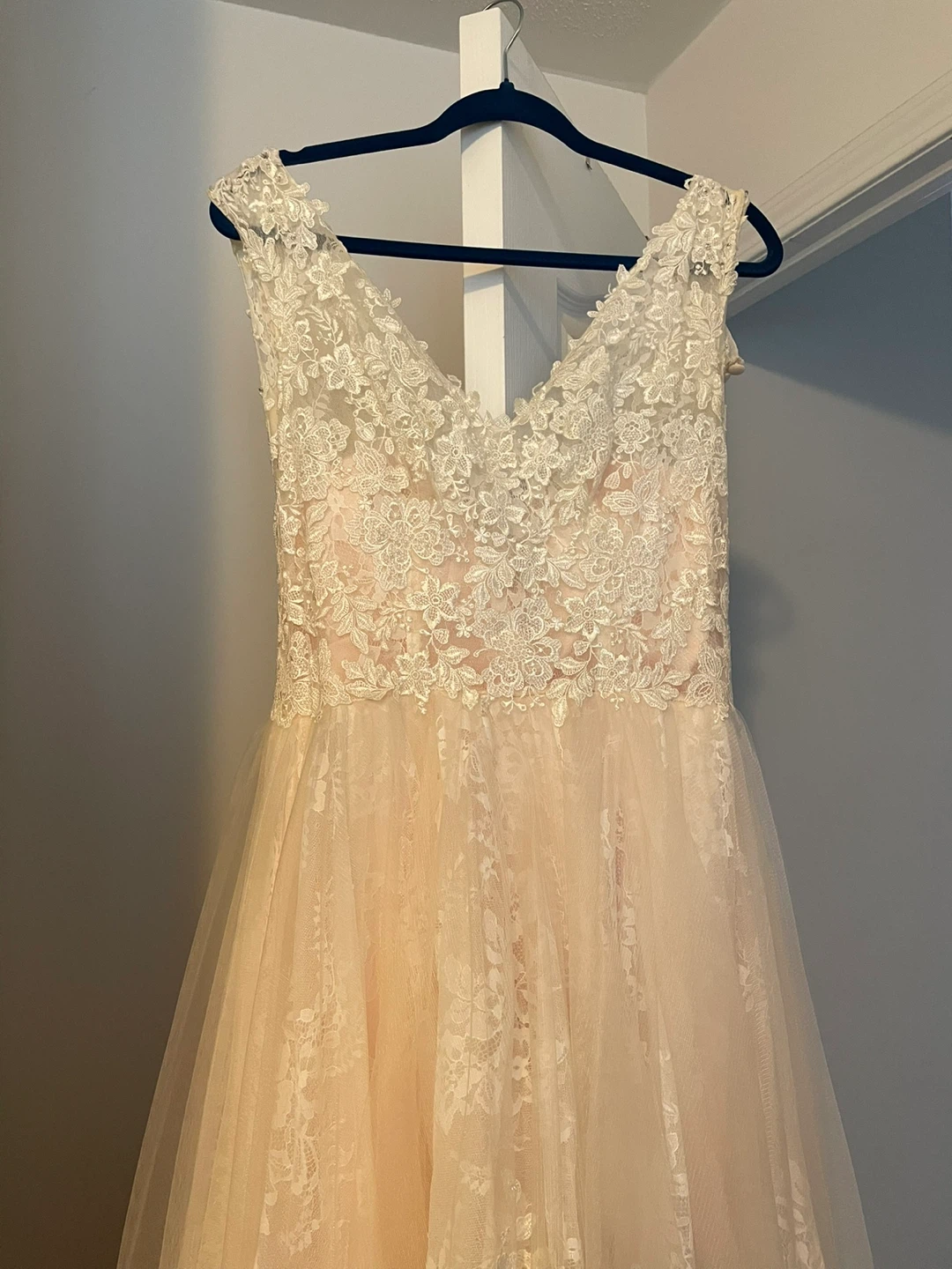 Stunning New Lace Wedding Dress High-Low Skirt - photo 3
