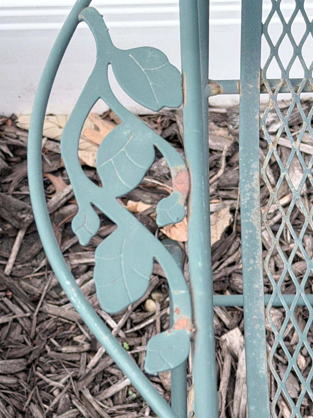 (2) Green Metal Outdoor Rocking Chairs with Leaf Design - photo 5