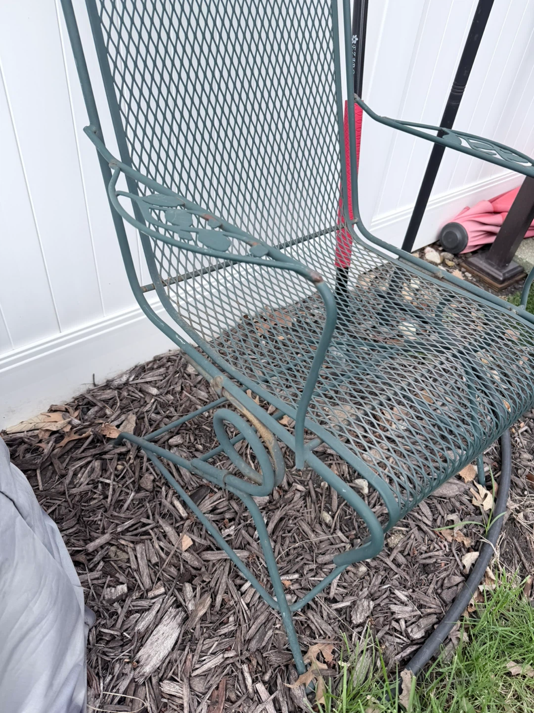 (2) Green Metal Outdoor Rocking Chairs with Leaf Design - photo 4