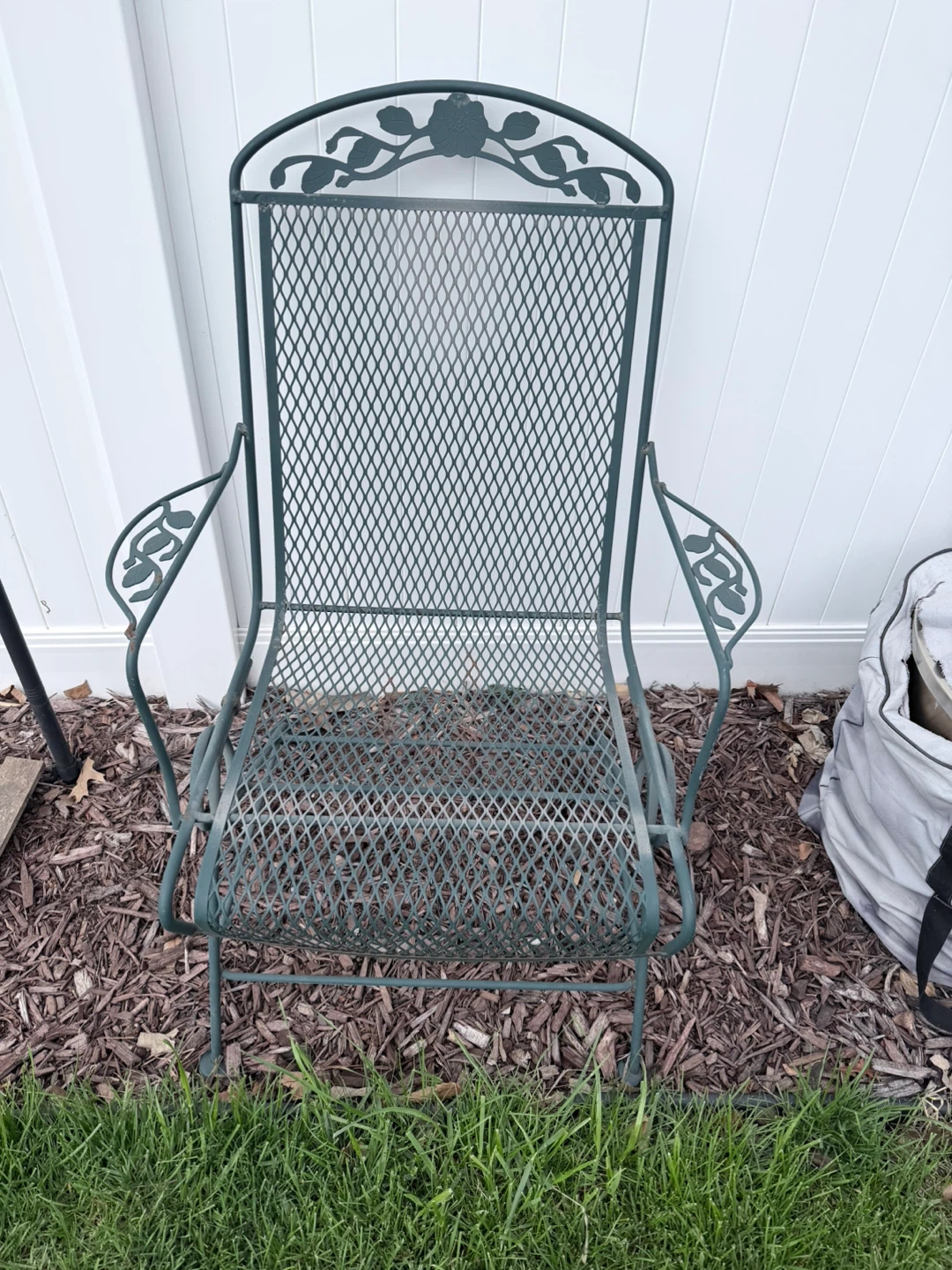 (2) Green Metal Outdoor Rocking Chairs with Leaf Design - photo 3