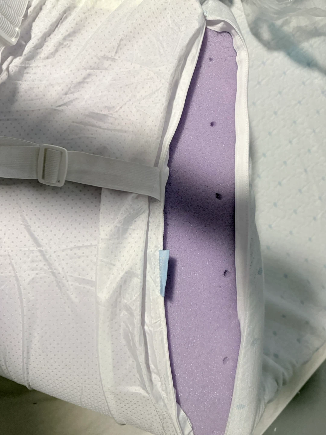 4" Ventilated Memory Foam Mattress Topper infused with Lavender - photo 4