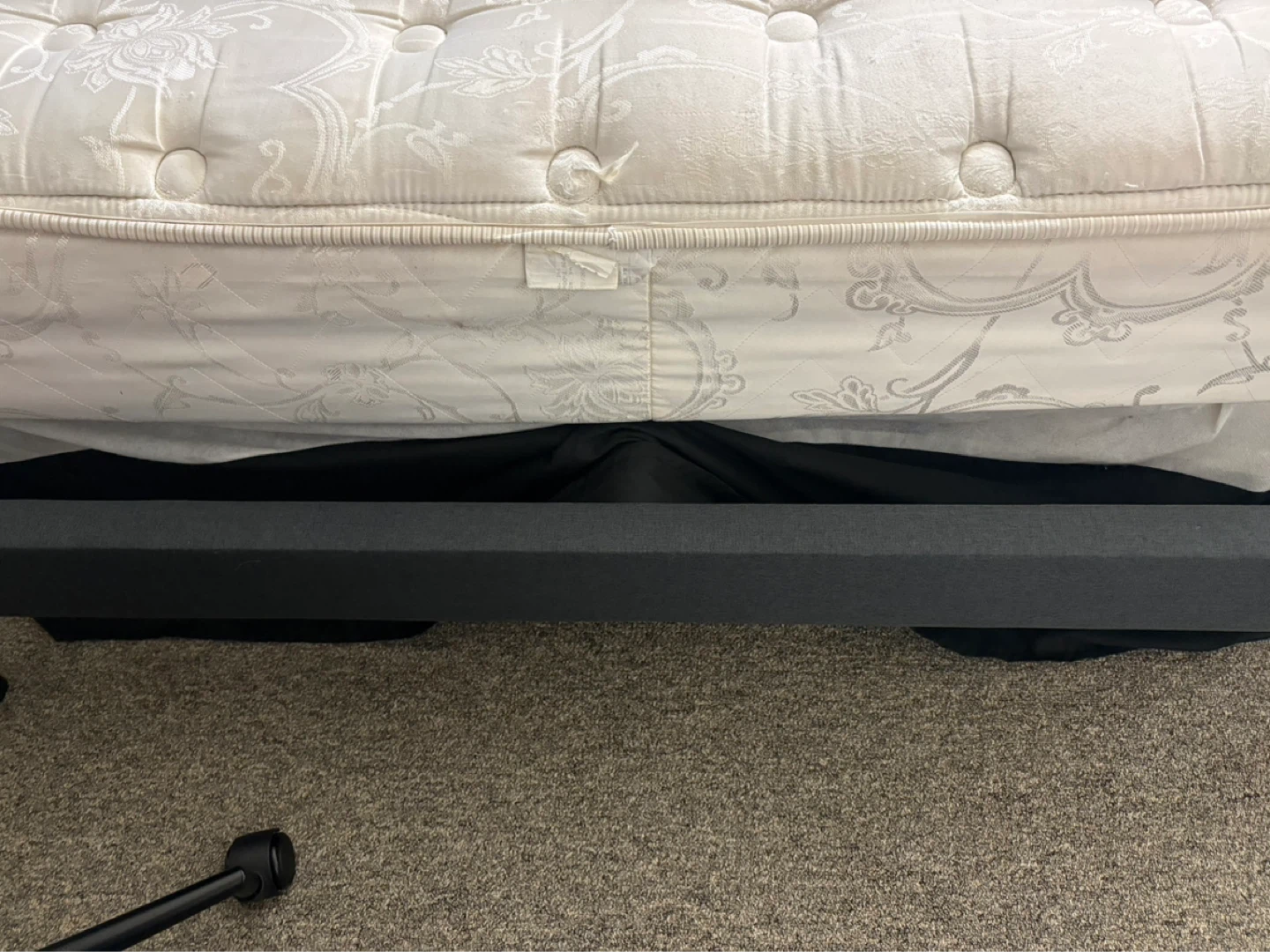 Queen size bed - photo 5