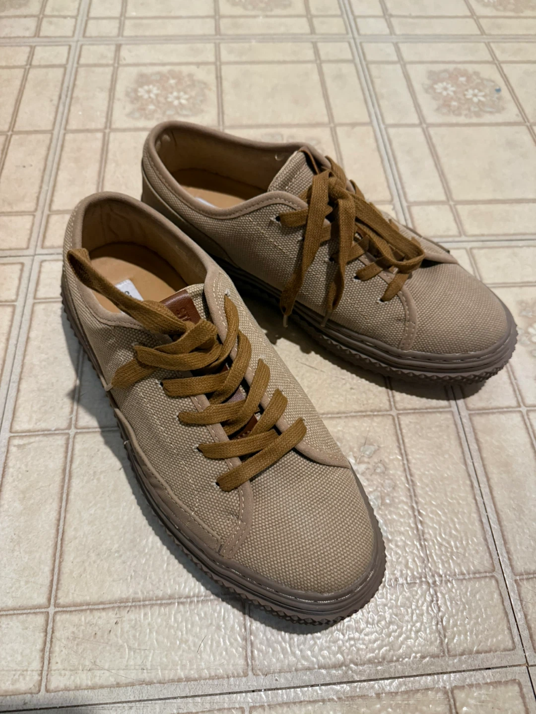 Steve Madden Tan Canvas Lace-Up Sneakers size 9.5 - photo 2