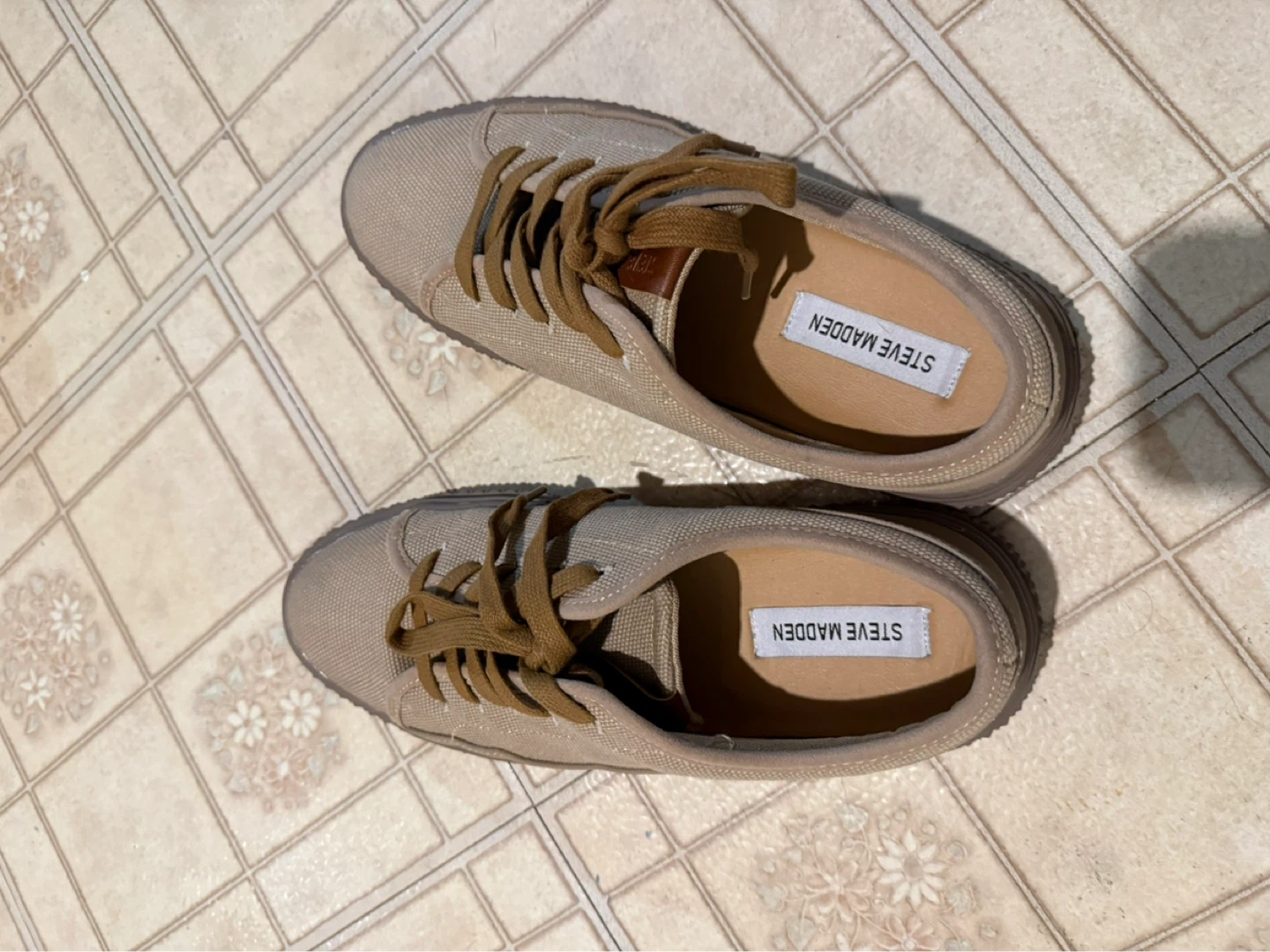 Steve Madden Tan Canvas Lace-Up Sneakers size 9.5 - photo 3