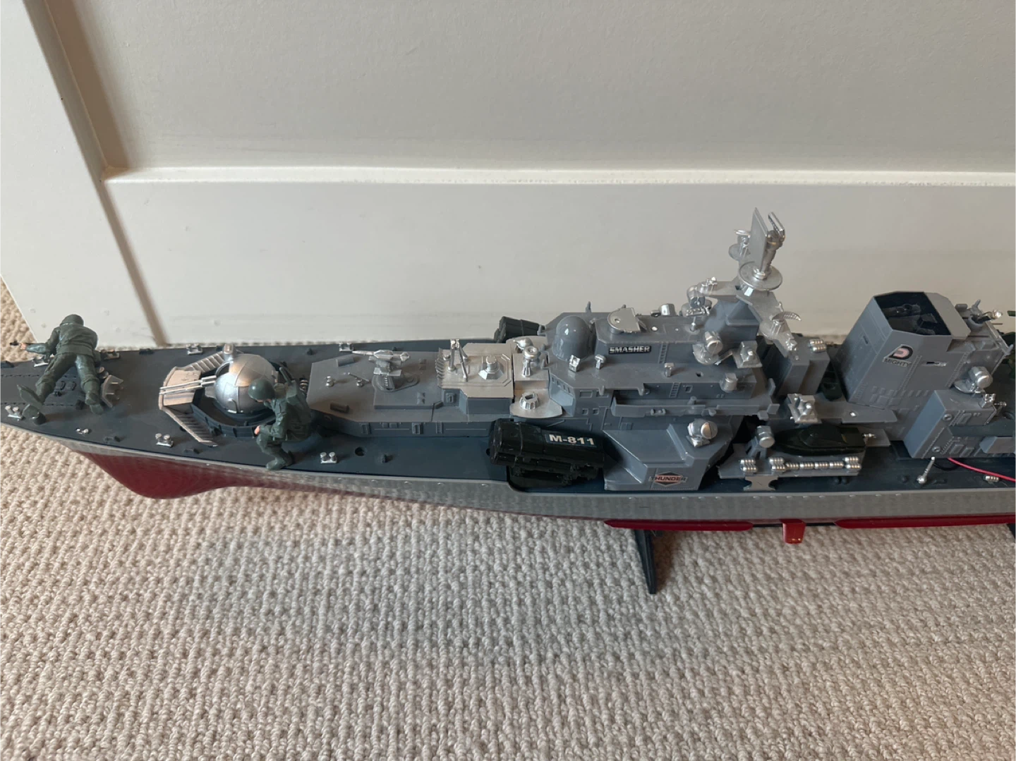 Model Warship M-811 with Helicopter and Figures - photo 3
