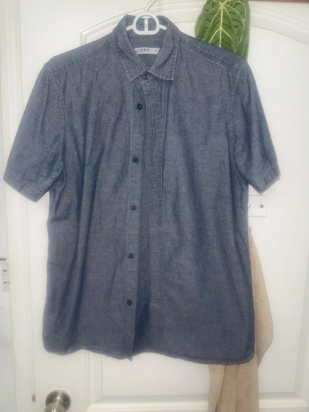 GAP 1969 Chambray Short Sleeve Button Up Shirt