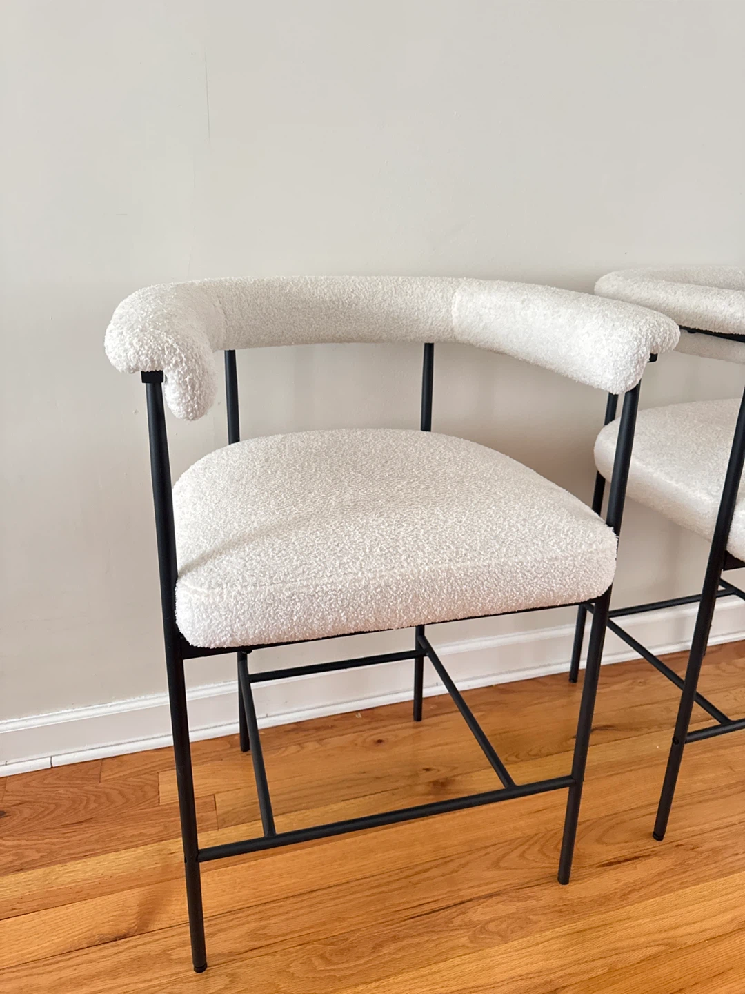 Set of 2 White Boucle Bar Stools with Black Metal Frame - photo 3