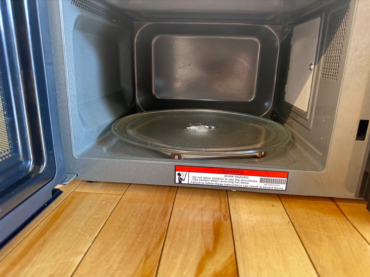 LG Microwave Oven - photo 4