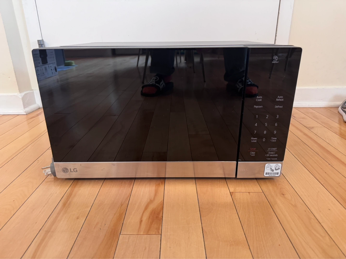 LG Microwave Oven - photo 3