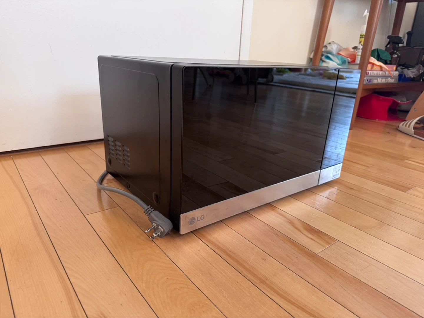 LG Microwave Oven - photo 2