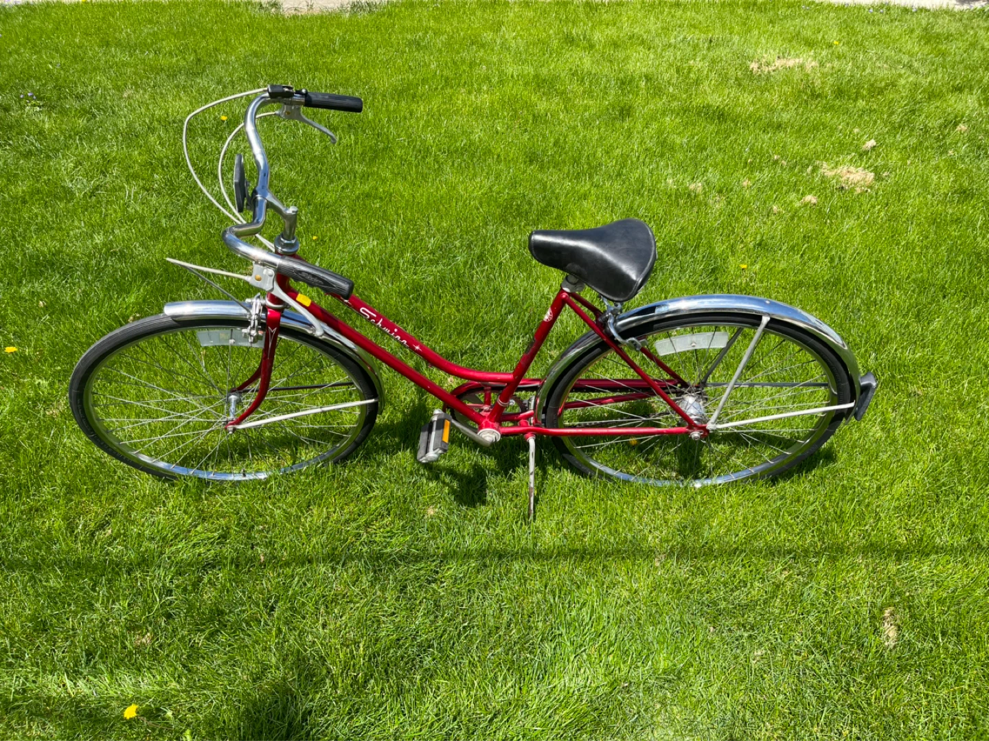 Red Schwinn Breeze Women's Cruiser Bike - photo 2