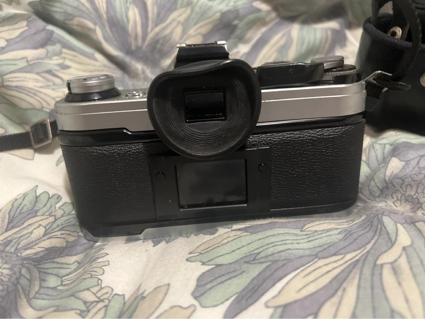 Canon AE-1 35mm Film Camera with FD 50mm 1:1.8 Lens - photo 2
