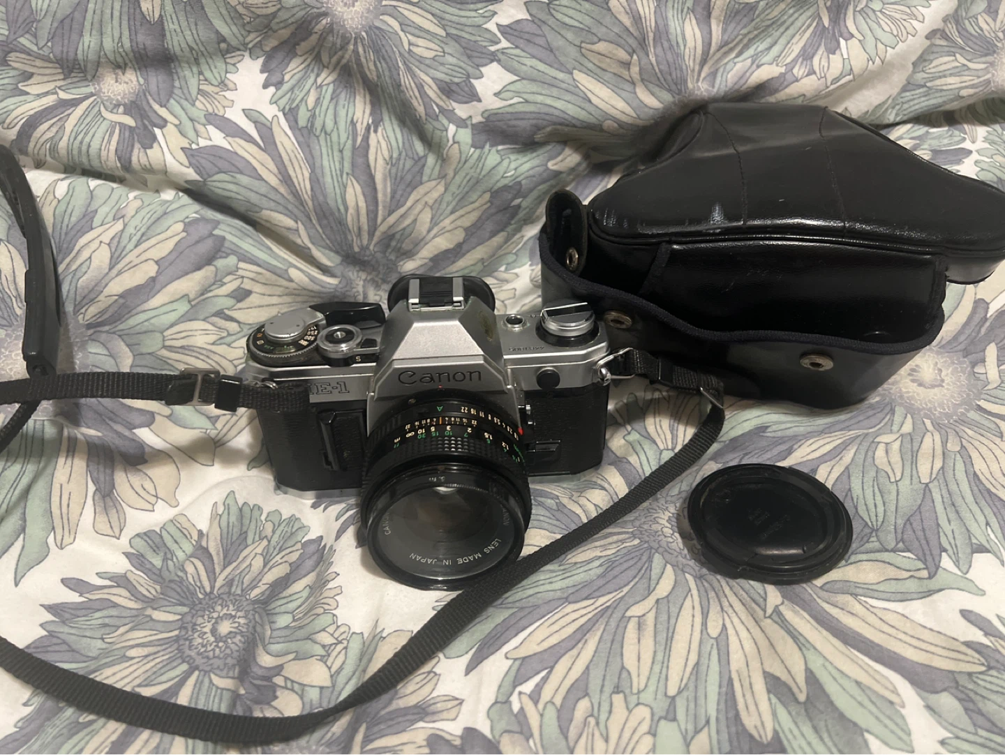 Canon AE-1 35mm Film Camera with FD 50mm 1:1.8 Lens - photo 5