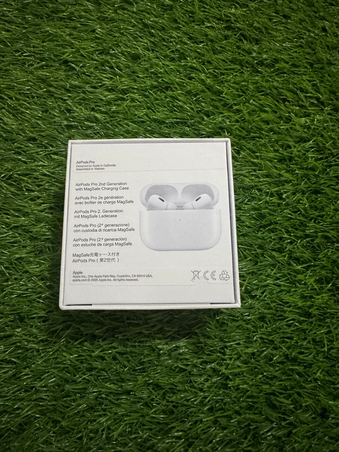 Apple AirPods Pro (2nd generation) with charging case - photo 2