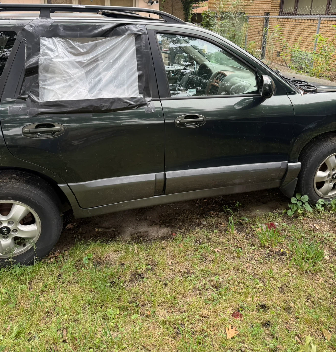 Hyundai Santa Fe SUV - Dark Green