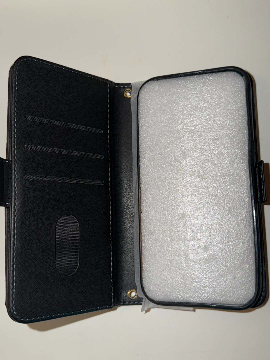 iPhone 14 Pro wallet case - photo 4