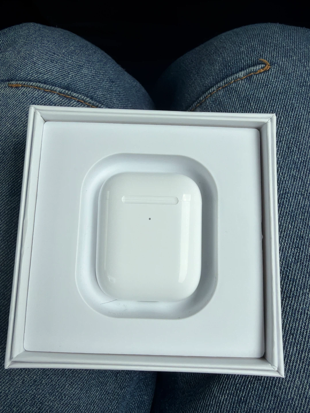 Apple AirPods (2nd Generation) with Charging Case - White - photo 2