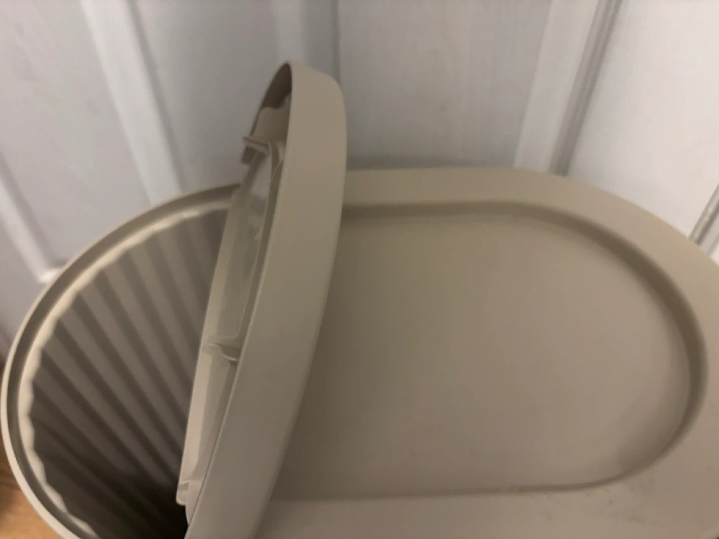 Beige Plastic Bin with Hinged Lid - photo 4