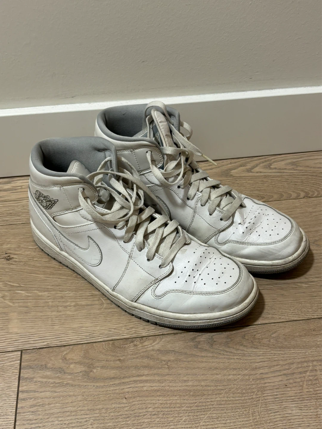 Jordan 1 Mid 10.5