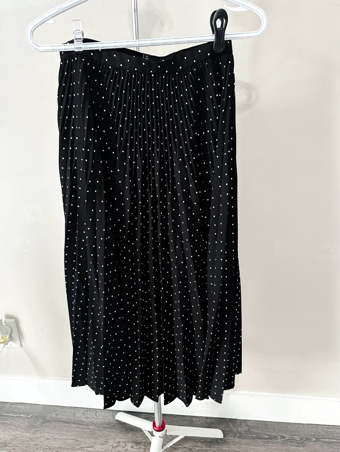Club Monaco Black Polka Dot Pleated Midi Skirt - Size 0 - photo 2