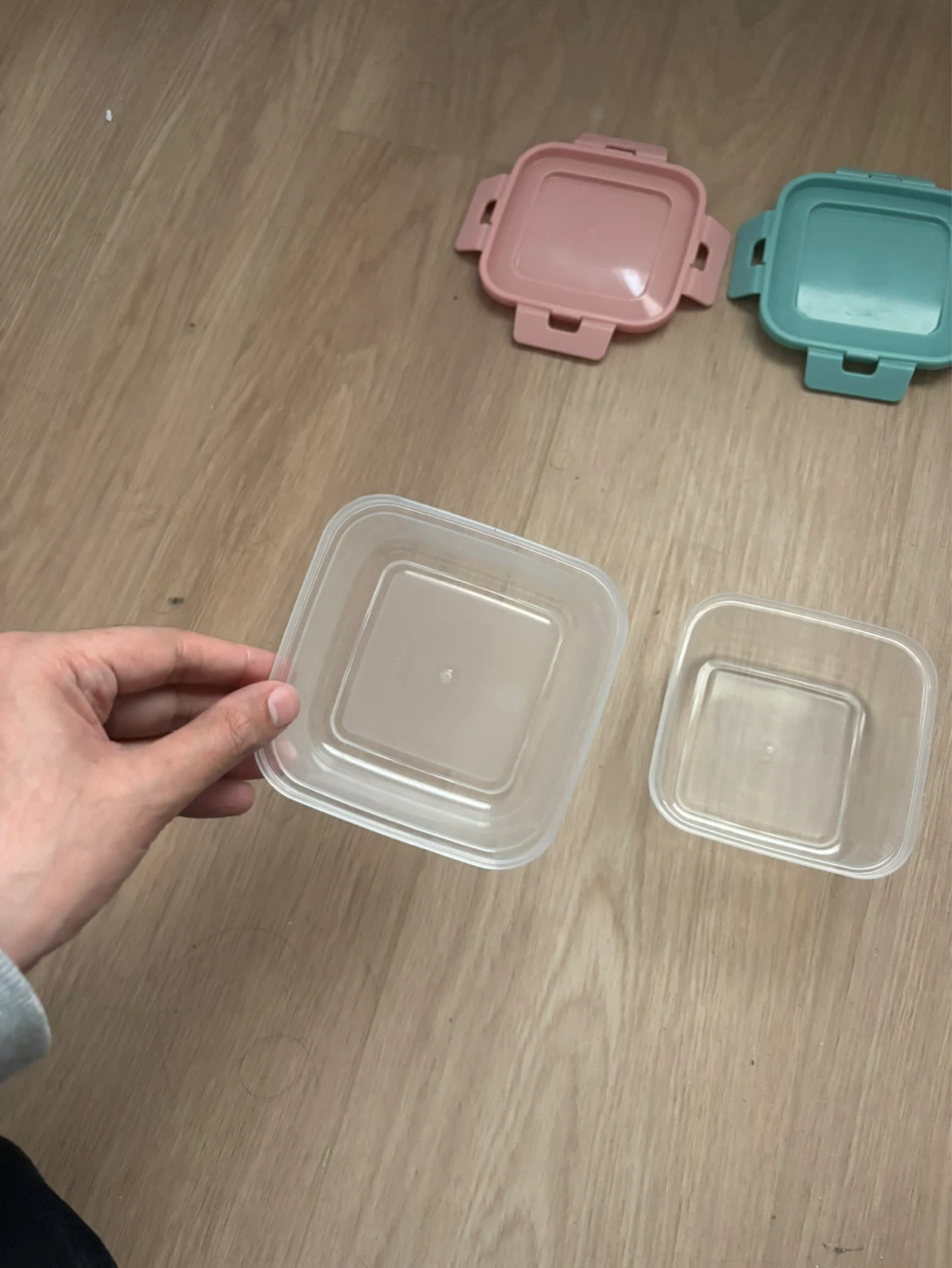 Set of 4 square plastic food storage containers with lids - photo 2