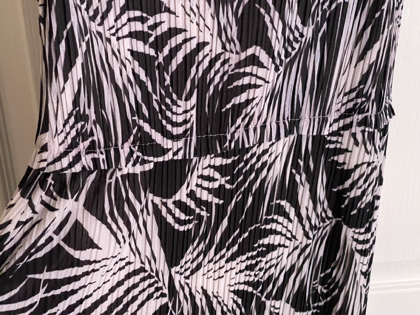 BOSS Black & White Leaf Print Sleeveless Midi Dress Size S - photo 3
