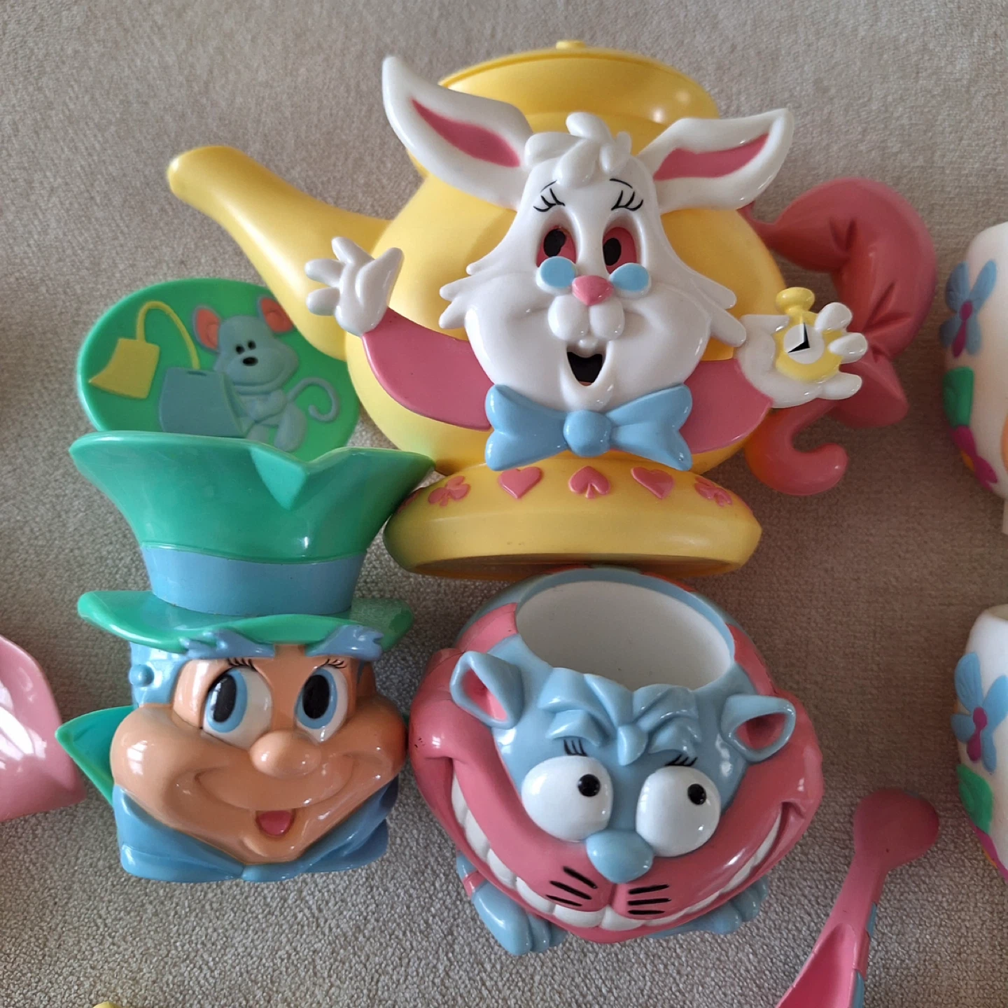 Alice in Wonderland Tea Party Toy Set - photo 3