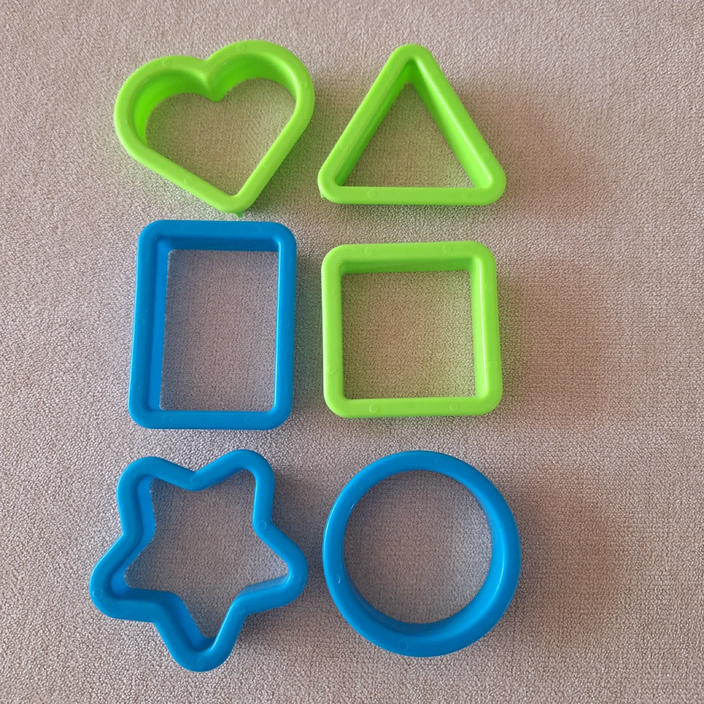 Set of 6 Plastic Shape Cutters