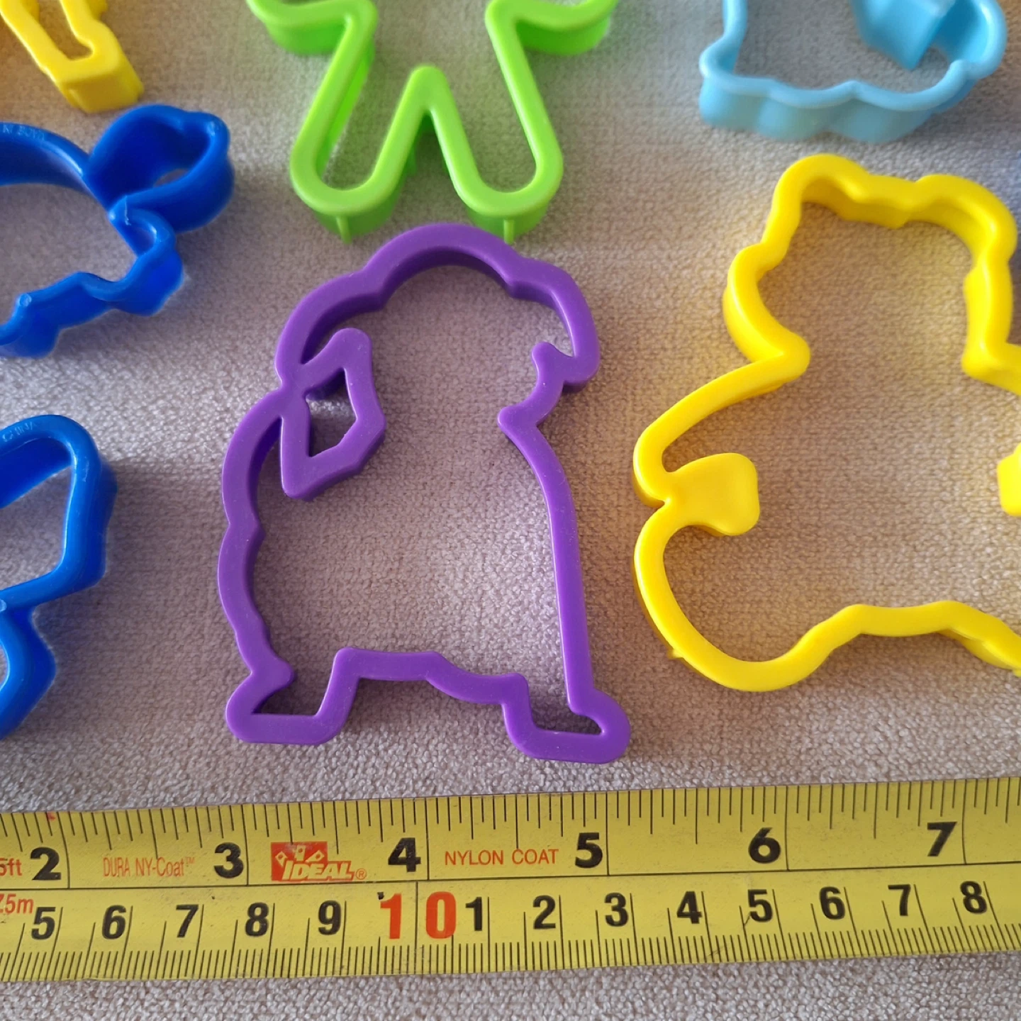 Assorted Plastic Cookie Cutters - 17 Pieces - photo 3
