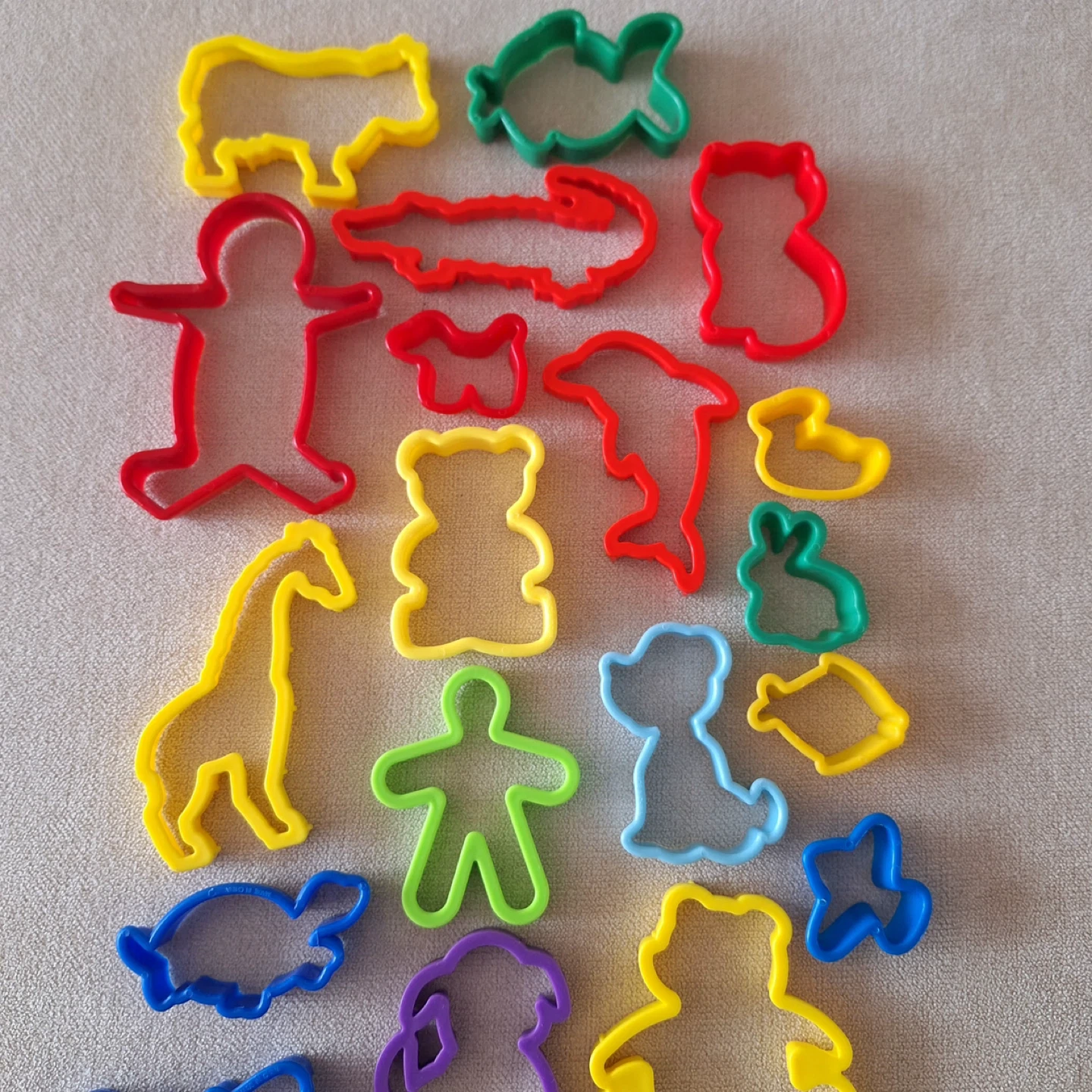 Assorted Plastic Cookie Cutters - 17 Pieces - photo 4