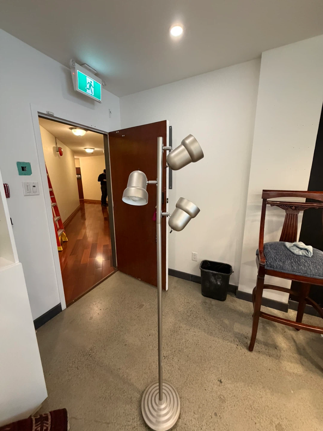 Adjustable 3-Head Floor Lamp - photo 2