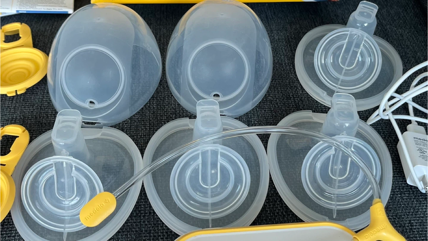 NEW - Medela Freestyle Hands-Free Double Electric Breast Pump - photo 2
