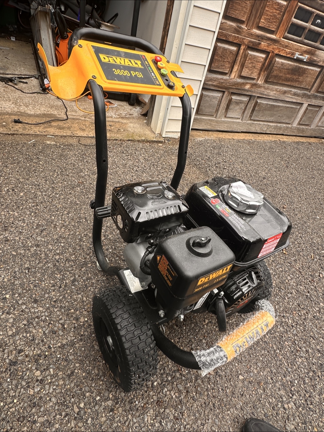 DEWALT 3600 PSI Gas Pressure Washer - photo 3