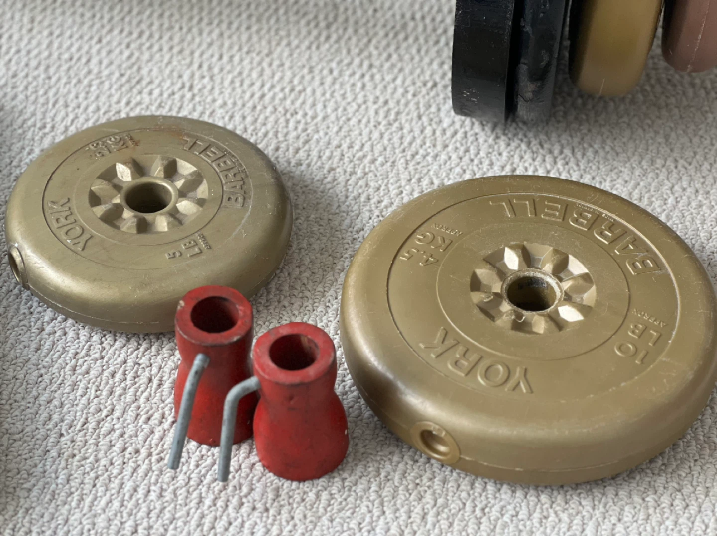York Barbell Weight Set with Barbell and Plates( total 225LB) - photo 2